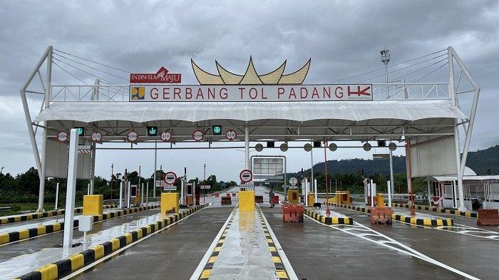 Penampakan gerbang tol Padang - Sicincin di STA 1+800 pada Sabtu (7/12/2024). Untuk diketahui, progres pembangunan Jalan Tol Padang - Pekanbaru seksi Padang - Sicincin mencapai 97,63 persen.