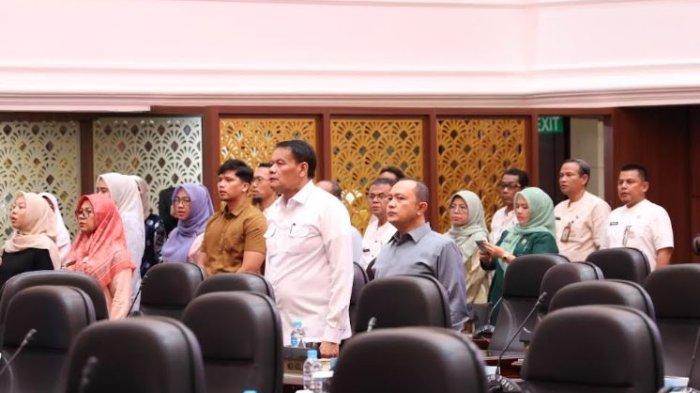 Peserta rapat paripurna dalam rangka penyampaian jawaban Gubernur Sumbar terhadap pandangan umum fraksi-fraksi DPRD Sumbar tentang rancangan perda perubahan APBD 2024, Jumat (2/8/2024) di Gedung DPRD Sumbar