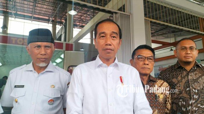 Presiden Jokowi diwawancarai saat berkunjung ke SMK Negeri 5 Padang Provinsi Sumatera Barat (Sumbar) pada Rabu (25/10/2023) sore.