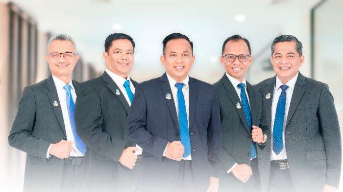 LAYANAN JEMPUT BOLA - Jajaran Direksi Bank Nagari terus berkomitmen memberikan pelayanan yang Cepat, Mudah, Murah, Aman dan Nyaman untuk mendorong hal tersebut maka PT Bank Nagari menyediakan layanan jemput bola dengan hadir langsung ke instansi-instansi atau ke rumah-rumah nasabah.