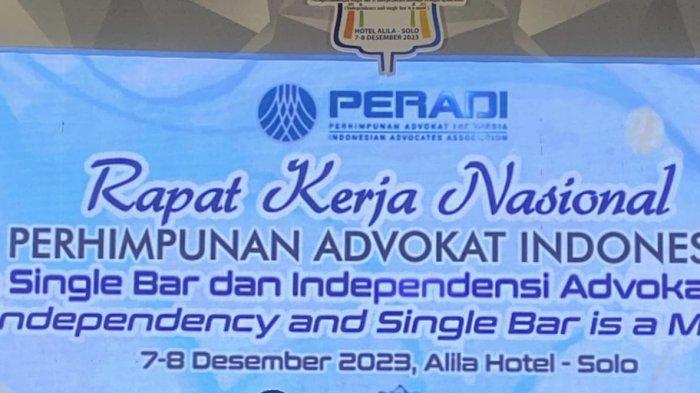 Ketua Umum DPN Peradi Otto Hasibuan menyampaikan apresiasinya atas konsistensi DPC Peradi Padang kepemimpinan Miko Kamal, S.H., LL.M., Ph.D melaksanakan PGtS, saat Rapat kerja Nasional di Solo pada Jumat (8/12/2023) malam.