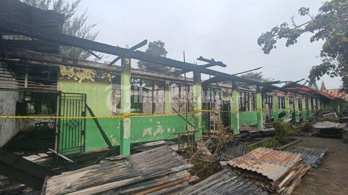 Penampakan ruangan di SMAN 2 Kota Solok, Sumatera Barat yang hangus pasca-kebakaran pada Rabu (19/7/2023) dini hari.