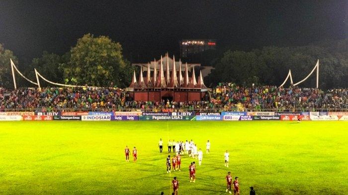 Semen Padang FC Harus Puas Bermain Imbang 1-1 Kontra PSIM, Gol Ngwoke Selamatkan Muka Tuan Rumah. Pertandingan babak 12 besar dari grup X Liga 2 musim 2023/ 2024 ini digelar di Stadion Haji Agus Salim Kota Padang Provinsi Sumatera Barat (Sumbar) Sabtu (6/1/2024) malam