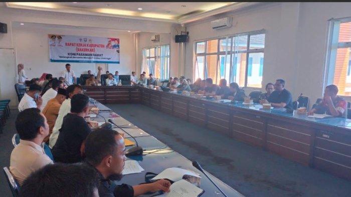 RAPAT KONI PASBAR- Komite Olahraga Nasional Indonesia (KONI) Kabupaten Pasaman Barat sukses melaksanakan Rapat Kerja Kabupaten pada Selasa (3/6/2025). Melalui Rapat kerja ini juga akhirnya panitia berhasil mematangkan persiapan Musyawarah Olahraga Kabupaten (Musorkab) Koni Pasaman Barat, yang jadwalnya akan dilaksanakan pada 14 Juni 2025 mendatang.