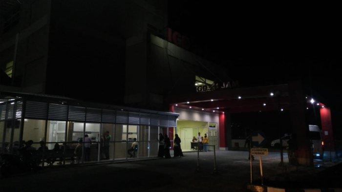 Suasana di pekarangan IGD RS Unand pada Kamis (14/12/2023) malam