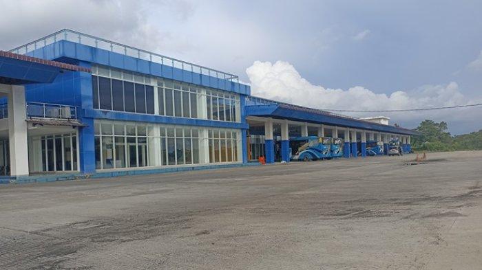 TERMINAL ANAK AIR - Terminal Anak Air Padang pada 24 Maret 2025 masih sepi pada Senin (24/3/2025). Aktivitas bus AKAP juga masih normal dan belum ada lonjakan. Hal itu diungkapkan oleh Kepala Seksi Prasarana Jalan, Sungai, Danau dan Penyeberangan BPTD Kelas II Sumbar, Elbryan.