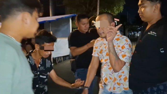 Tim Rajawali Sat Res Narkoba Polresta Padang ringkus dua orang pelaku dalam dugaan tindak pidana penyalahgunaan narkotika jenis sabu di Kota Padang, Provinsi Sumatera Barat (Sumbar).