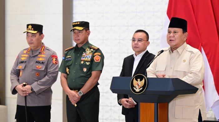 ROMBONGAN KE TIMUR TENGAH - Prabowo Subianto didampingi segenap pejabat tinggi negara sebelum bertolak menuju Abu Dhabi, Persatuan Emirat Arab (PEA), pada Rabu, 9 April 2025, lalau. Rombongan memulai rangkaian kunjungannya ke kawasan Timur Tengah. Pada lawatannya kali ini, Presiden Prabowo berkunjung ke lima negara yakni Uni Emirat Arab (UEA)/Persatuan Emirat Arab (PEA), Turki, Mesir, Qatar, dan Yordania.