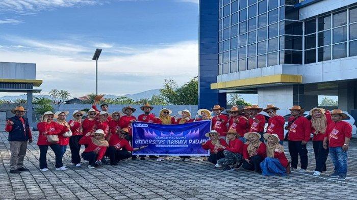KEGIATAN CAPACITY BUILDING - Universitas Terbuka (UT) Padang menggelar kegiatan Capacity Building selama dua hari pada Sabtu dan Minggu, 26–27 April 2025, di Pandan View, Mandeh, Pesisir Selatan, Provinsi Sumatera Barat atau Sumbar. Adapun kegiatan kali ini mengusung tema 