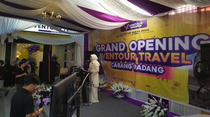 VENTOUR TRAVEL : Suasana saat Grand Opening Ventour Travel Haji, Umroh dan Moeslem Tour cabang Kota Padang, Sabtu (14/6/2025). Ventour Travel hadir di Kota Padang untuk mempermudah masyarakat dalam urusan ibadah haji dan umroh.