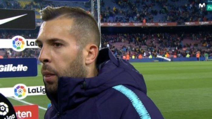 Bek kiri FC Barcelona, Jordi Alba, dalam sesi wawancara seusai laga pekan ke-33 Liga Spanyol kontra Real Sociedad di Stadion Camp Nou, 20 April 2019.