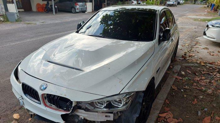 KECELAKAAN LALU LINTAS - Penampakan mobil BMW di Payakumbuh usai menabrak pejalan kaki di Jalan Soekarno Hatta, Kelurahan Balai Nan Duo, Kecamatan Payakumbuh Barat, Kota Payakumbuh, Senin (7/7/2025) sekira pukul 02:30 WIB. Kanit Gakkum Polres Payakumbuh, AIPDA Hardiman sebut mobil BMW hilang kendali dan tabrak pejalan kaki.