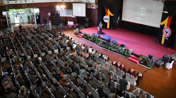 PT Semen Padang menggelar Seminar Bulan Keselamatan dan Kesehatan Kerja (K3) Nasional Tahun 2024 dengan tema Budayakan K3, Sehat dan Selamat dalam Bekerja, Terjaga Keberlangsungan Usaha, di Gedung Serba Guna (GSG) PT Semen Padang itu, Jumat (16/2/2024).