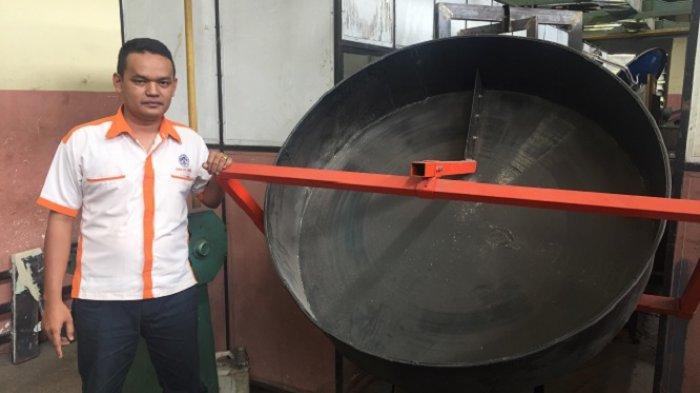 Dosen Teknik Mesin UNP Ciptakan Alat Pengaduk Pakan Ayam Sistem ...