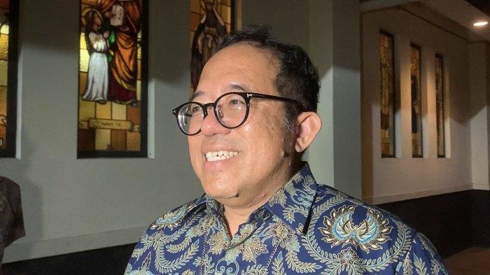 Vitus Rubianto Solichin selaku Uskup Padang, saat berada di Gereja Katedral Santa Theresia di Jalan Bundo Kanduang, Belakang Tangsi, Kecamatan Padang Barat, Kota Padang, Provinsi Sumatera Barat, Selasa (24/12/2024).