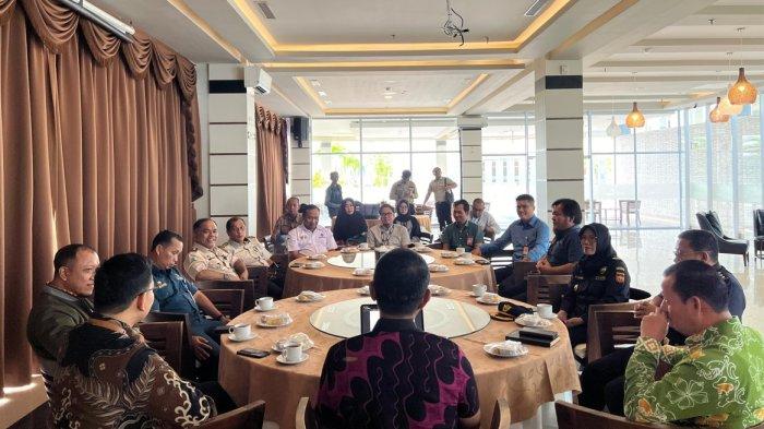 Diskusi bertajuk Ngobrol Pariwisata Kepri (NGOPI) yang digelar oleh Dinas Pariwisata (Dispar) Kepri, di Oasis Coffe Bar CK Hotel Tanjungpinang, Kamis (18/1/2024). 