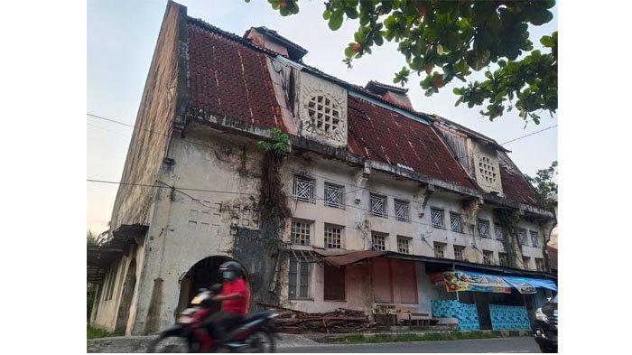 Melihat Gedung Geo Whery dan Co, Bangunan Bergaya Arsitektur Belanda di Kawasan Kota Tua Padang.