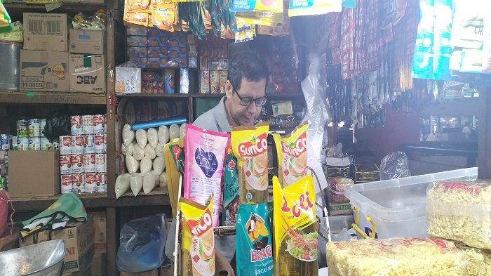 Harga Minyak Goreng di Pasar Raya Padang Belum Ada Penurunan, Per Liter