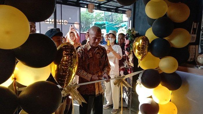 Para pejabat daerah saat membuka Meet UP Cafe And Resto