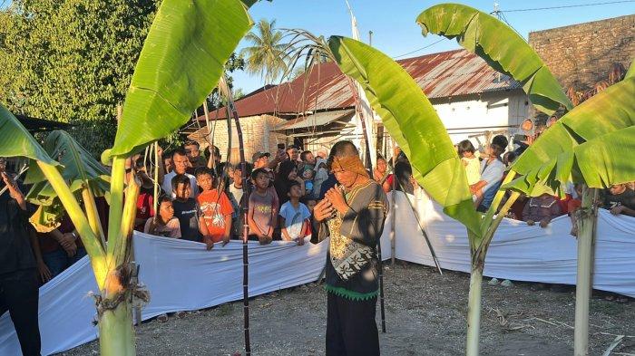 TABUIK PIAMAN 2025- Algojo saat melakukan prosesi 