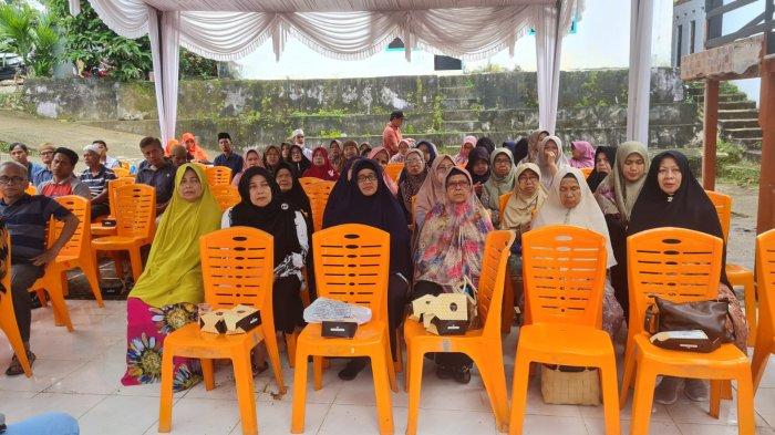 LKHI Lembaga kesehatan holistik Indonesia Cabang Solok berkerjasama dengan DPD PKS Kota Solok menggelar Bekam Sehat gratis di Kampung Jawa, Kota Solok, Rabu, (19/7/2023).