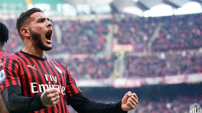 Bek kiri AC Milan, Theo Hernandez, kembali mencetak gol saat timnya menang 3-2 atas Udinese pada pekan ke-20 Liga Italia, Minggu (19/1/2020).