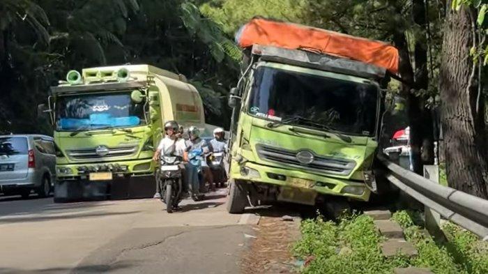Truk yang mengalami kerusakan pasca kecelakaan beruntun di Sitinjau Lauik Padang, Minggu (7/7/2024).
