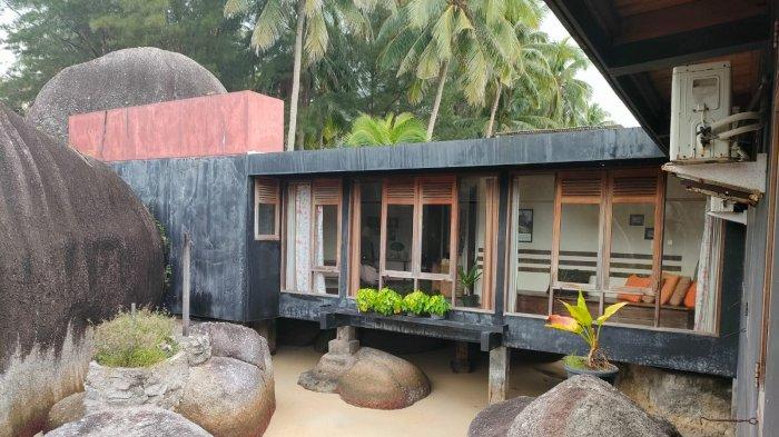 Wisata ini selain menyuguhkan keindahan alam ternyata juga menawarkan tempat untuk menginap dengan biaya yang relatif murah. Di sana terdapat homestay. Tarif menginap di kawasan wisata ini berkisar Rp 400 ribu hingga Rp 700 ribu per malam. Selain itu, di tempat ini juga terdapat kafe bernama Omeno yang menyediakan makanan dan minuman yang dapat dipesan kapan saja. Tentunya harga menu yang disajikan juga cukup terjangkau dan murah.