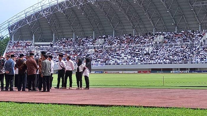 33.439 anggota Kelompok Penyelenggara Pemungutan Suara (KPPS) di kota Palembang Sumatera Selatan (Sumsel) resmi dilantik di GSJ Palembang, Kamis (25/1/2024).