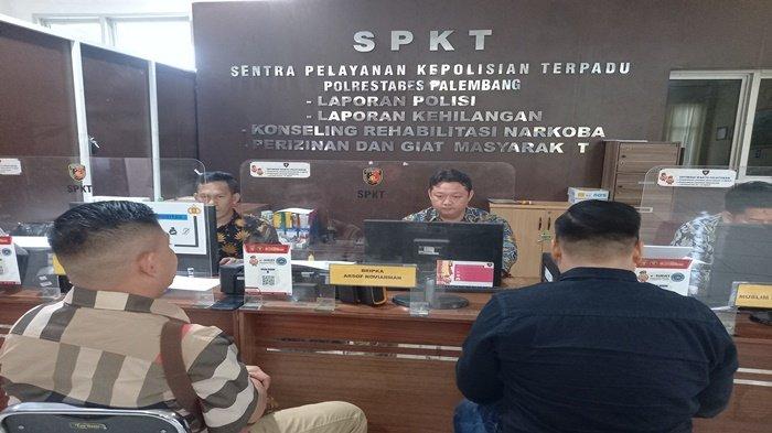 M Kurniadi (40) melaporkan oknum ASN atas kasus dugaan penipuan ke Polrestabes Palembang, Selasa (10/9/2024).