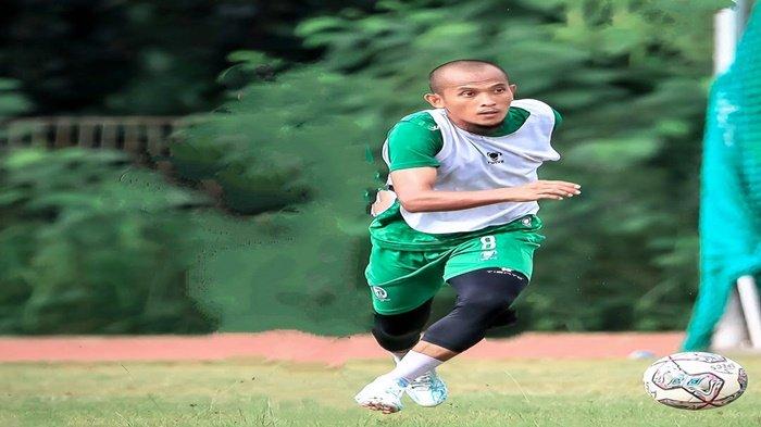 Amirul Mukminin gelandang Sriwijaya FC siap dipanggil untuk melanjutkan kompetisi Liga 2 yang sempat disetop pasca tragedi Kanjuruhan