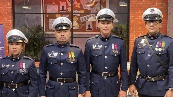 Andhika Pratama menyebut Kiky Saputri sok keras mengkritisi pemerintah.