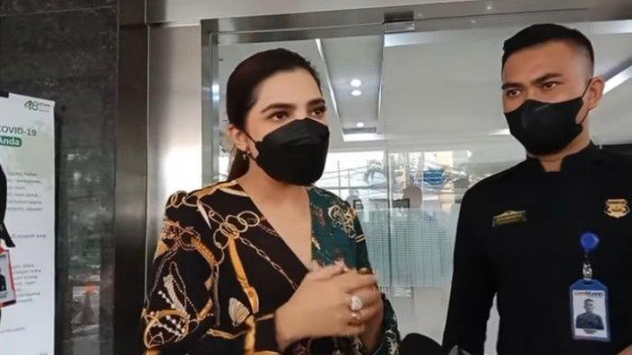 Ashanty jelaskan proses kelahiran anak sambung, Aurel Hermansyah, Rabu (23/2/2022)
