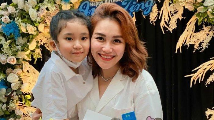 Ayu Ting Ting dan putrinya, Bilqis Khumairah Razak.