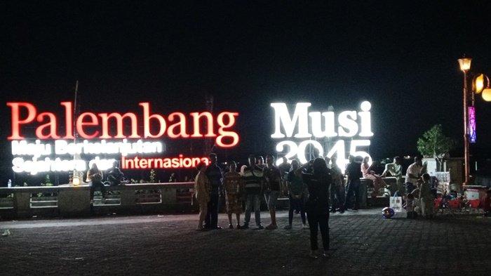 Destinasi wisata Benteng Kuto Besak memiliki warna baru dengan tulisan 