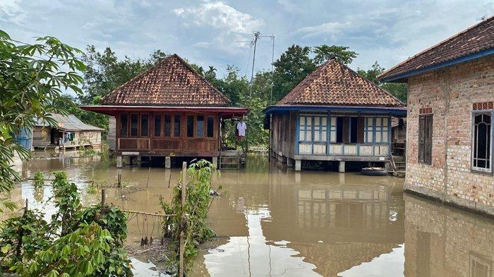 Banjir merendam ratusan rumah warga di wilayah Desa Curup dan Desa Sukaraja, Kecamatan Tanah Abang, Kabupaten PALI, akibat luapan air Sungai Lematang dan tingginya intensitas hujan.