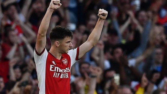 Bek kiri Arsenal, Kieran Tierney berselebrasi setelah mengoyakkan jala gawang lawan.