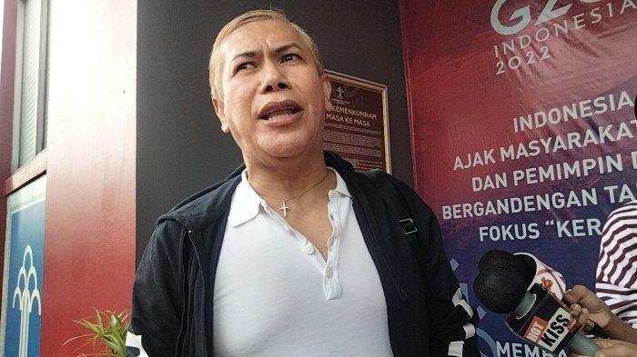BENNY SINDIR DHENA - Benny Simanjuntak ditemui di kawasan Cipinang, Jakarta Timur pada Rabu (28/12/2022). Keponakan jadi tersangka, Benny Simanjuntak singgung eks Jonathan Frizzy, debut Dhena Devanka gila