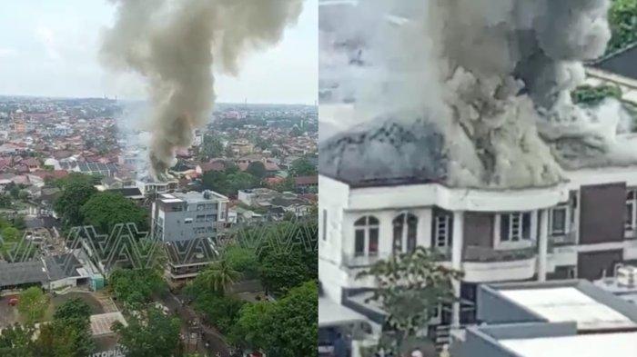 RUMAH TERBAKAR - Kebakaran di kawasan Angatan 45 Palembang, Rabu (30/04/2025), rumah 2 Tingkat dikepung asap.