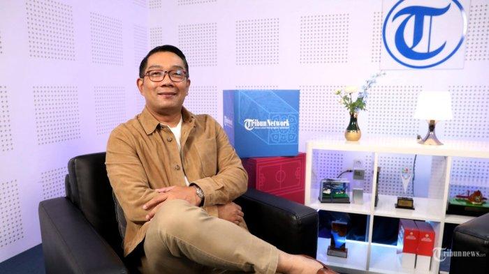LISA PASAL BERLAPIS - Mantan Gubernur Jawa Barat Ridwan Kamil berpose usai wawancara khusus dengan Tribunnews di Kantor Tribun Network, Jakarta, Selasa (28/5/2024). Bukannya diakui, Lisa Mariana dijerat pasal berlapis dilaporkan Ridwan Kamil,