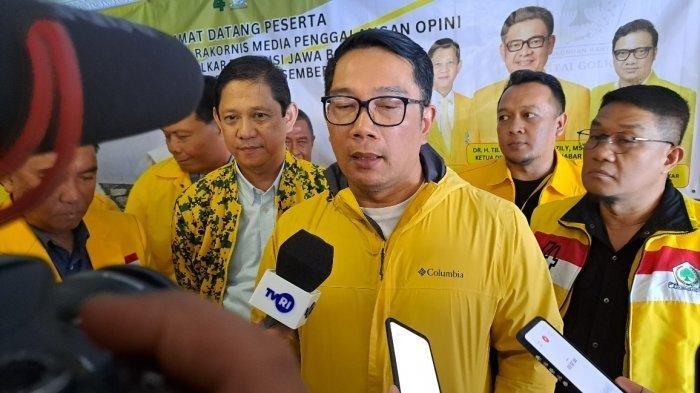 SURAT PERJANJIAN BOCOR - Ridwan Kamil berbicara kepada wartawan seusai acara Rapat Koordinasi Teknis (Rakornis) dan Pendidikan Politik Bidang Media Penggalangan Opini Partai Golkar Jabar. Bukti anak Lisa Mariana bukan darah daging Ridwan Kamil terungkap