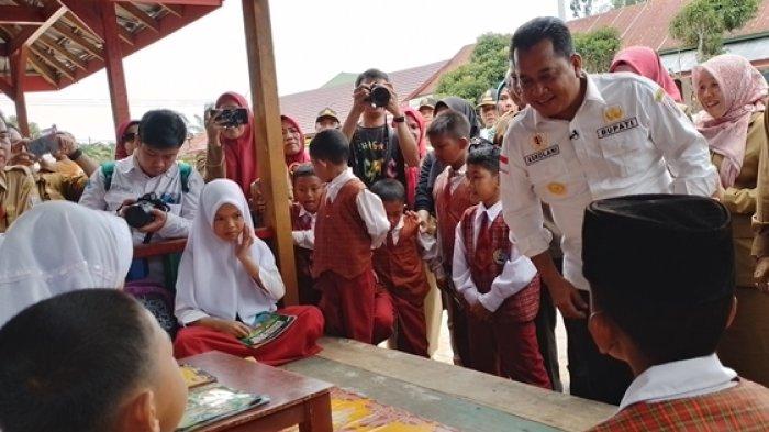 Jelang 5 tahun kepemimpinan Askolani dan Slamet, Bumi Sedulang Setudung terus Bangkit dengan memberikan keadilan dan semakin membuat masyarakat sejahtera, sesuai dengan tagline Bupati Askolani dan Wabup Slamet, 