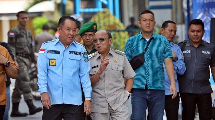 Bupati-Wakil Bupati Lahat, Cik Ujang-Haryanto, saat mengunjungi warga di Kabupaten Lahat, Kamis (7/12/2023).