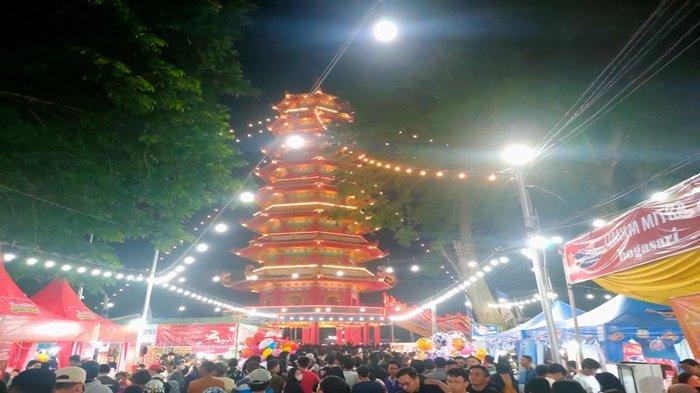 Puncak perayaan Tahun Baru Imlek Tahun 2024 atau Cap Go Meh di Pulau Kemaro Palembang, semakin malam para pengunjung kian membludak, Kamis (22/2/2024).