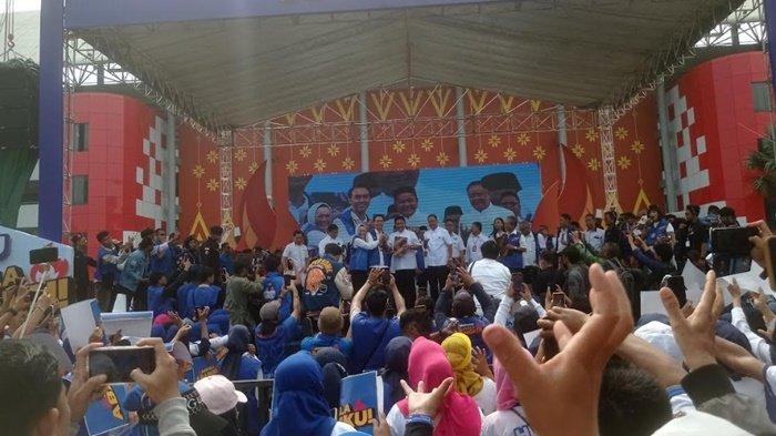 Deklarasi dan penyerahan SK Form B1 KWK diserahkan langsung kepada HDCU, di Jakabaring Sport City (JSC) Palembang, yang dihadiri ribuan tim, relawan dan simpatisan, Selasa (27/8/2024).