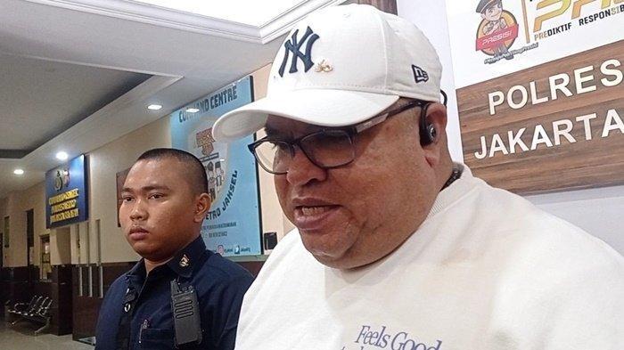 RAZMAN DIMARAH ANAKNYA - Razman Arif Nasution Tantang Nikita Mirzani Buktikan Lolly Aborsi. Demi bella Lolly, Razman Nasution dimarah anak kandungnya, kecewa berat