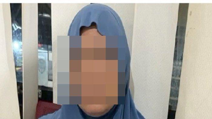 Emak-emak yang jambak pelajar karena tak terima diklakson 2 kali.