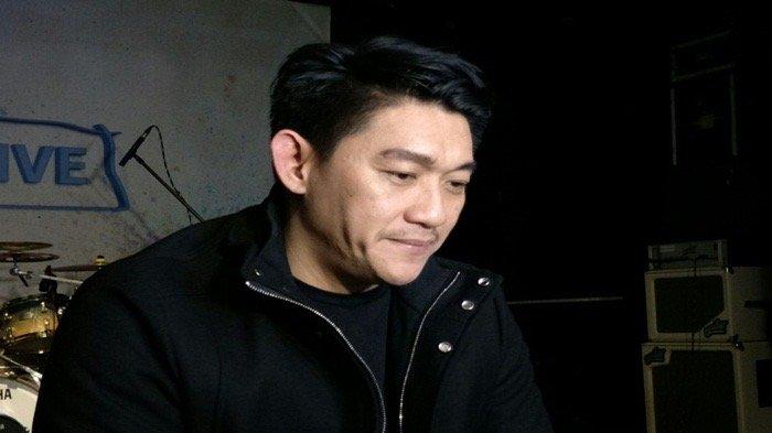 GAJI IFAN SEVENTEEN - Penyanyi ifan Seventeen dslam peluncuran single Masih Harus di Sini di kawasan Tebet, Jakarta Selatan, Kamis (17/10/2019). Terkuak gaji Ifan Seventeen Dirut PT PFN, ditaksir Rp 85 juta/bulan