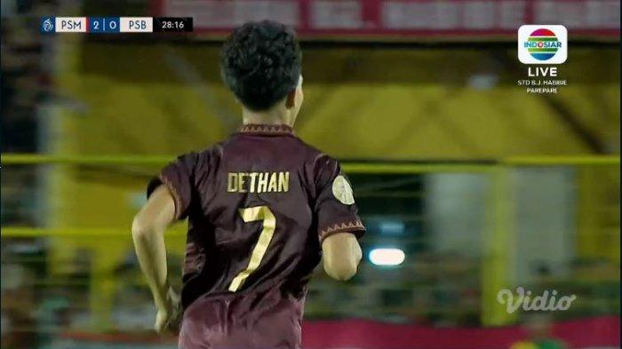 Gelandang PSM Makassar, Victor Dethan, berselebrasi seusai mencetak gol ke gawang Persib Bandung pada laga pekan keempat Liga 1 2023-2024, Sabtu (22/7/2023) malam.