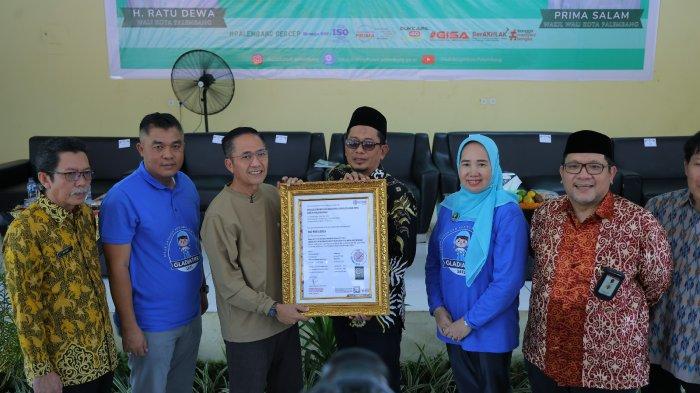 LAUNCHING PROGRAM GLADIATOR - Wali Kota Palembang Ratu Dewa secara resmi melaunching program 